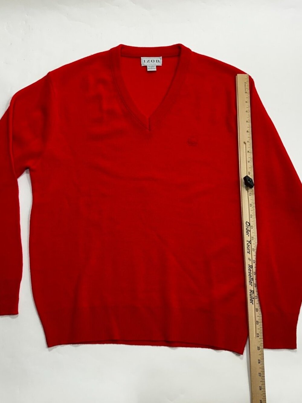 Vintage IZOD Mens Large Red V-Neck Sweater Acrylic Embroidered Crest Preppy USA - Picture 13 of 16